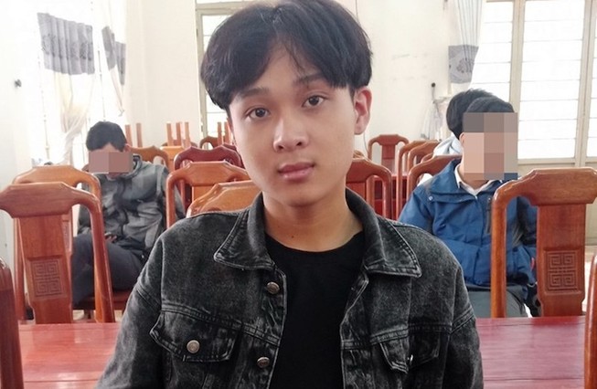 Kẻ đi nhờ dùng dao tấn công để cướp xe máy