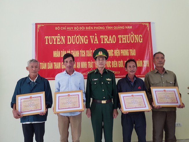 Khen thưởng người nhặt 26 bánh heroin ở bờ biển
