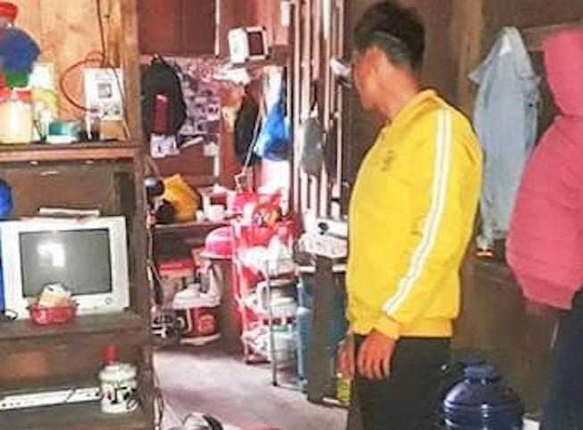 Say rượu, bị bạn cùng lớp 'làm nhục'