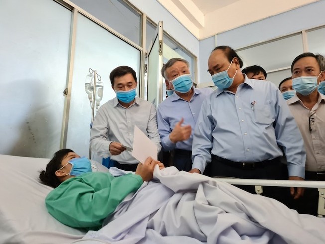 Thủ tướng thăm hỏi nạn nhân vụ sạt lở Trà Leng