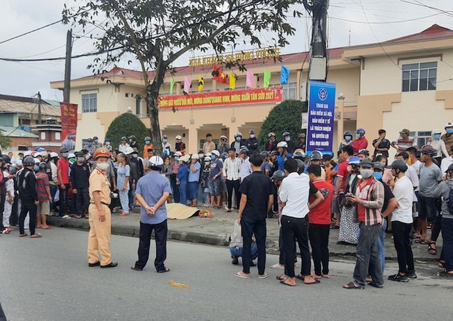 Xe máy lao lên vỉa hè, nam thanh niên 17 tuổi tử vong