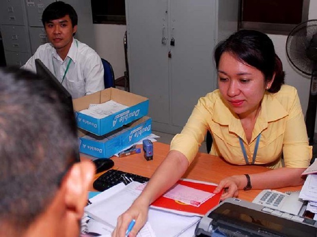 Sau ly hôn, chồng cản vợ tách hộ khẩu có bị xử phạt?