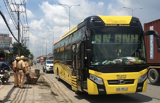 Vượt đèn vàng, tài xế bị xử phạt đến 5 triệu đồng