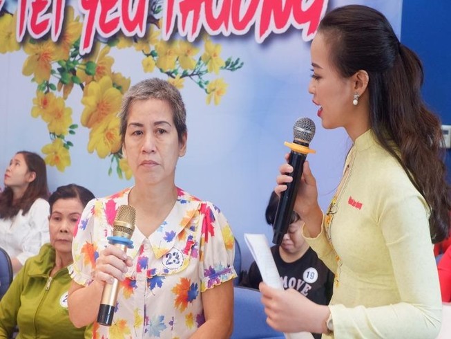 Trao 50 phần quà tết cho công nhân khó khăn