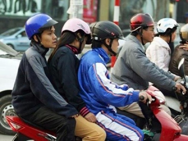 Những trường hợp xe máy được phép chở 2 người