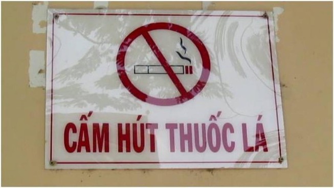 Cha, mẹ bị phạt đến 1 triệu nếu sai con nhỏ mua thuốc lá