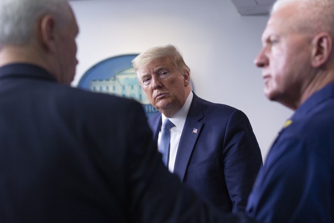 Ông Trump lại chỉ trích Trung Quốc về dịch COVID-19