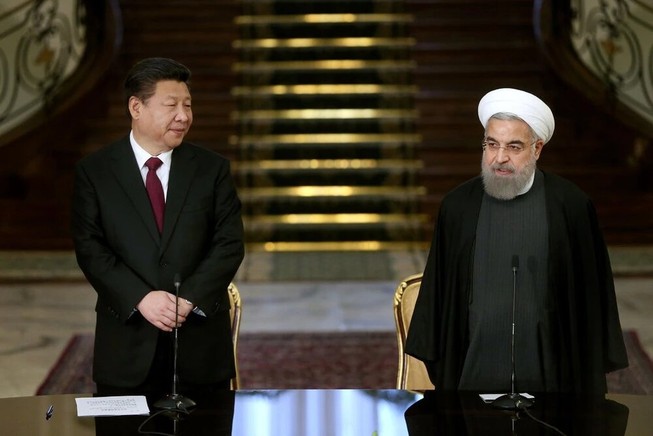 Báo Mỹ: Iran-Trung Quốc âm thầm 'bắt tay' đối phó Washington