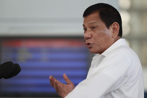 Ông Duterte muốn mua trả góp vaccine COVID-19 của Nga, Trung