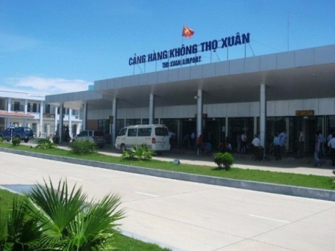 Nhân viên sây bay trả trăm triệu cho khách được khen