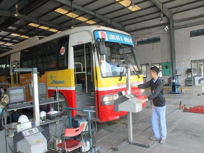 Kiểm tra xe khách giường nằm vì liên tục cháy nổ