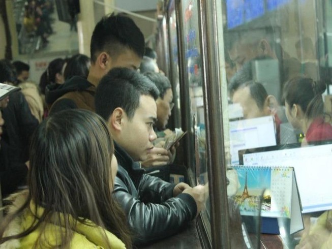 Giảm vé tàu cho giáo viên, công an, quân đội,...