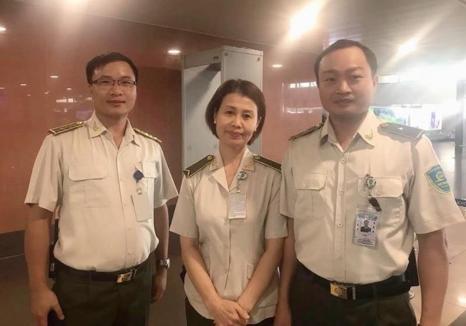 Hành khách bỏ quên 50 triệu đồng trong nhà vệ sinh