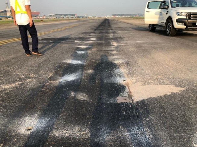 Khẩn trương sửa chữa đường băng Tân Sơn Nhất, Nội Bài