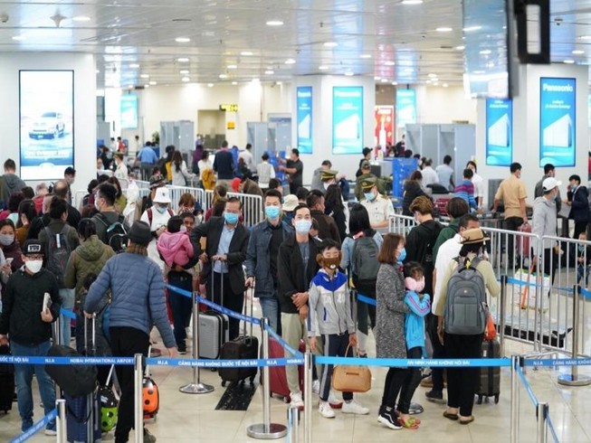 Hôm nay sân bay Nội Bài đón gần 600 công dân về nước