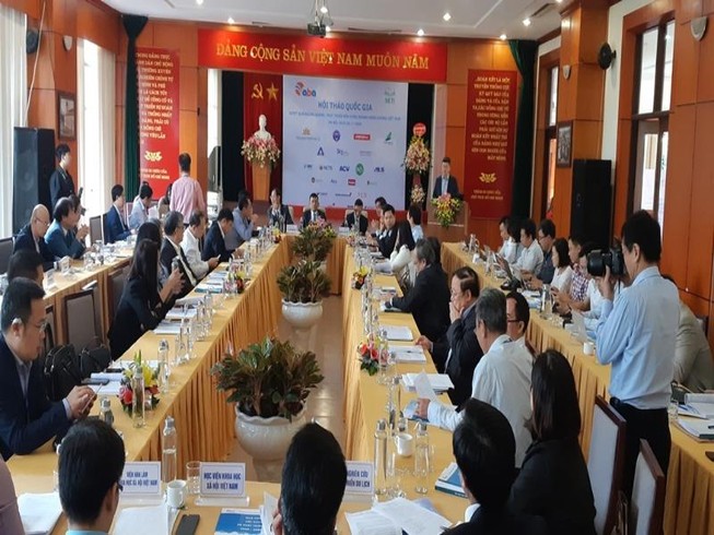 Không có chuyện mở cửa hàng không đón khách ồ ạt