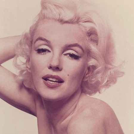 Hé lộ loạt ảnh “độc” của “quả bom sex” Marilyn Monroe trước khi mất