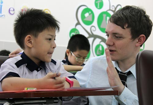 Học phí chương trình tiếng Anh tích hợp từ 3–3,5 triệu đồng/tháng/HS