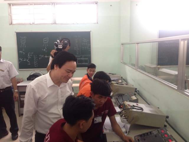 Sáp nhập, giải tán những trường hoạt động không hiệu quả