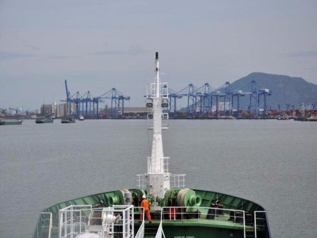 Tàu Panama đâm chìm sà lan, thuyền trưởng mất tích