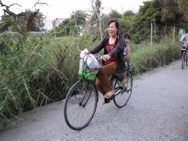 Mẹ con chị Hoài và chiếc xe ve chai