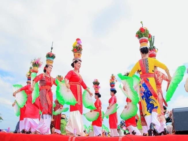 Tưng bừng lễ hội Katê 2019
