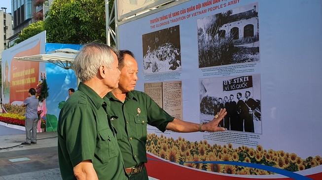 TP.HCM triển lãm ảnh 75 năm Quân đội nhân dân Việt Nam