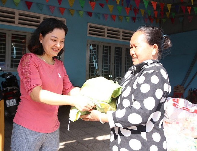 1 kg rác thải nhựa đổi lấy 1 kg gạo, cùng nhau sống xanh