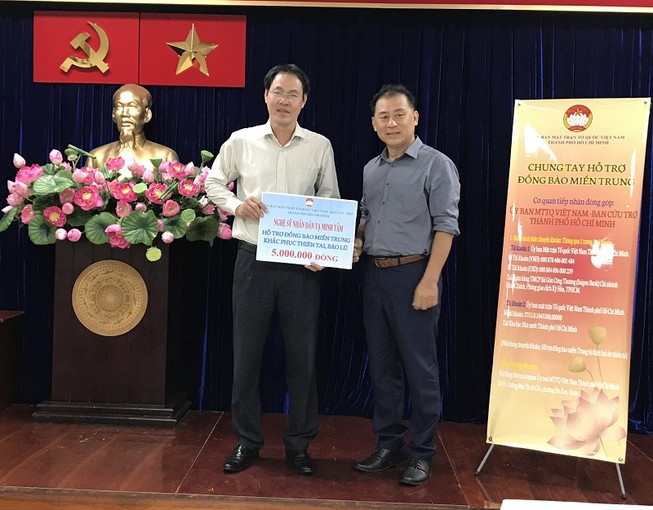 TP.HCM chung tay ủng hộ hơn 20 tỉ đồng cho miền Trung