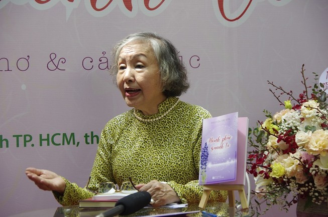 Cảm nhận hạnh phúc quanh ta qua tập thơ của nhà giáo 70 tuổi