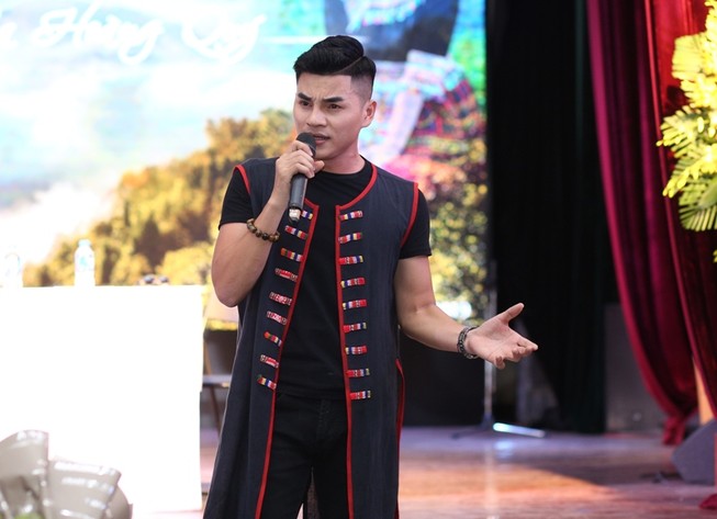 'Nguồn suối mẹ' của chàng ca sĩ 9X dân tộc Thái