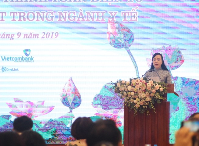 Bộ trưởng Y tế: Bệnh nhân đi từ 3 giờ sáng chờ khám đến 11 giờ