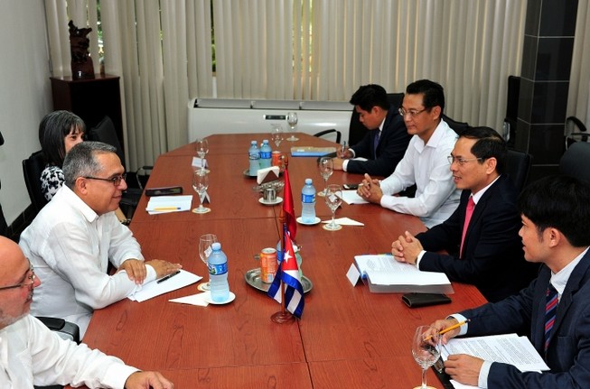 Việt Nam - Cuba trao đổi về tình hình biển Đông