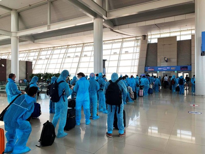 Hơn 280 công dân Việt Nam từ Mỹ về nước