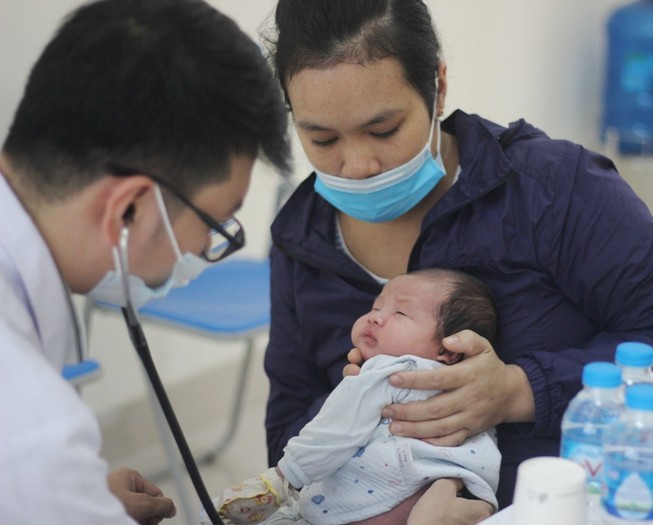 Khám sàng lọc miễn phí tim bẩm sinh cho trẻ em đất Cảng