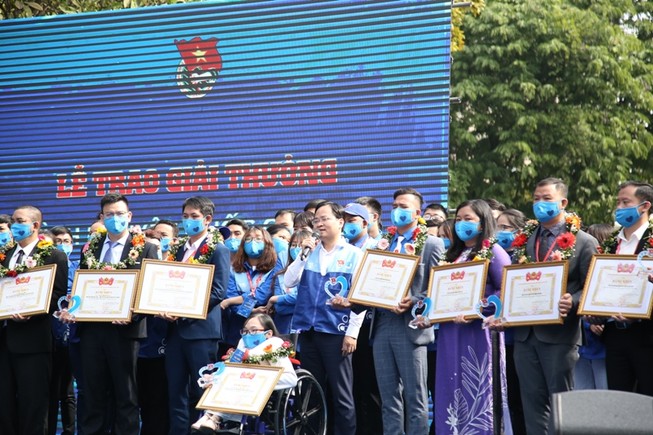 Vinh danh 10 gương mặt tiêu biểu trong hoạt động tình nguyện
