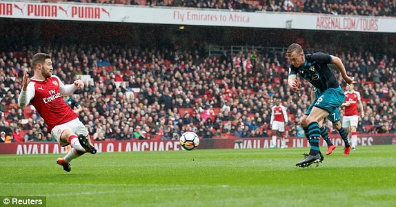Arsenal ngược dòng đánh bại Southampton nhờ cựu sao MU