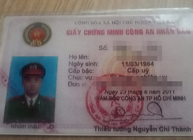 1 công an nghỉ việc 'cắm' thẻ ngành mượn tiền rồi không trả