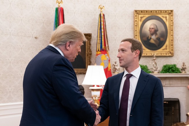 Sếp Facebook gặp ông Trump để 'hàn gắn quan hệ'