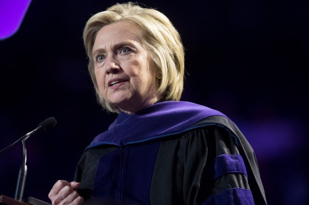 Vụ bê bối thư điện tử của bà Clinton lại bị điều tra