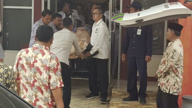Bộ trưởng an ninh Indonesia bị đâm dao