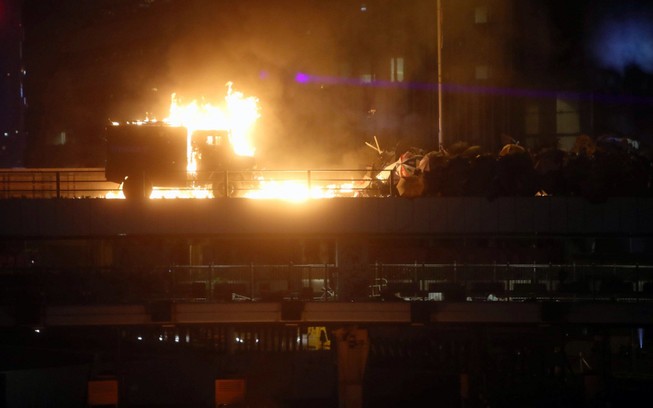 Biểu tình Hong Kong: Cảnh sát nổ súng, dùng ‘vũ khí’ âm thanh
