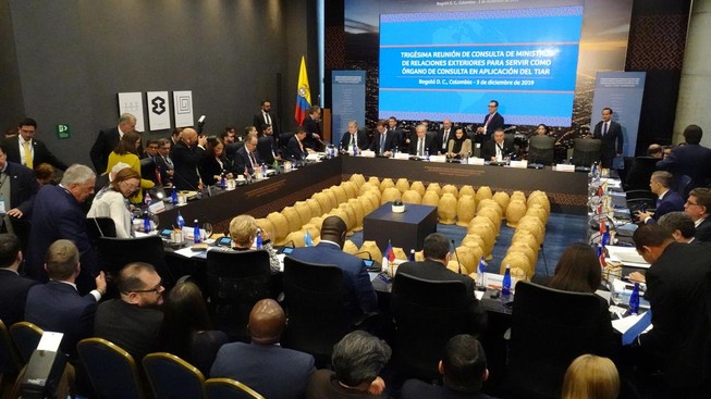 Mỹ và các nước Mỹ Latinh siết việc đi lại của ông Maduro