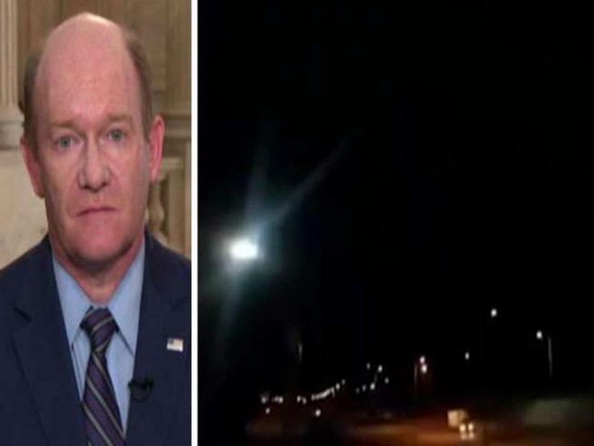 Thượng nghị sĩ Mỹ Chris Coons và cảnh tên lửa Iran tấn công căn cứ Mỹ ở Iraq. Ảnh: FOX NEWS