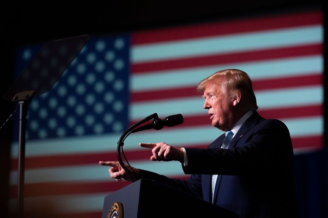 Tổng thống Donald Trump tham gia một sự kiện cùng ngày cuộc không kích giết chết Thiếu tướng Qassem Soleimani. Ảnh: AFP