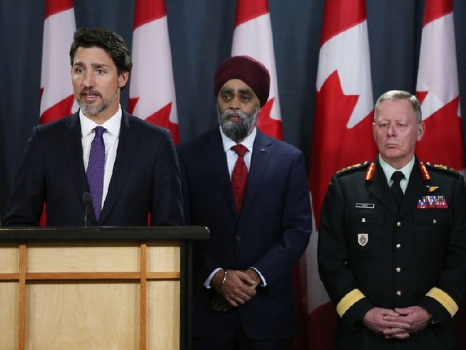 Thủ tướng Canada trả lời họp báo ở Ottawa ngày 9-1 liên quan đến vụ tai nạn máy ở Iran làm 63 công dân Canada thiệt mạng. Ảnh: AFP