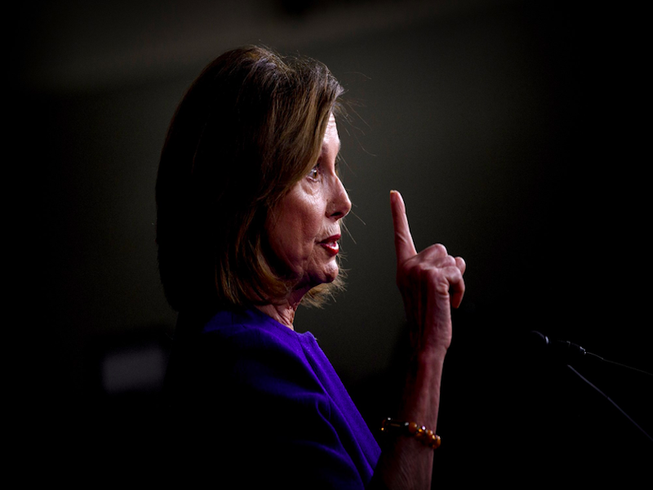 Bà Pelosi cáo buộc ông Trump 'che đậy' bằng chứng luận tội