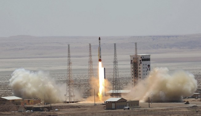 Hình ảnh vụ phóng vệ tinh của Iran năm 2017. Ảnh: AFP