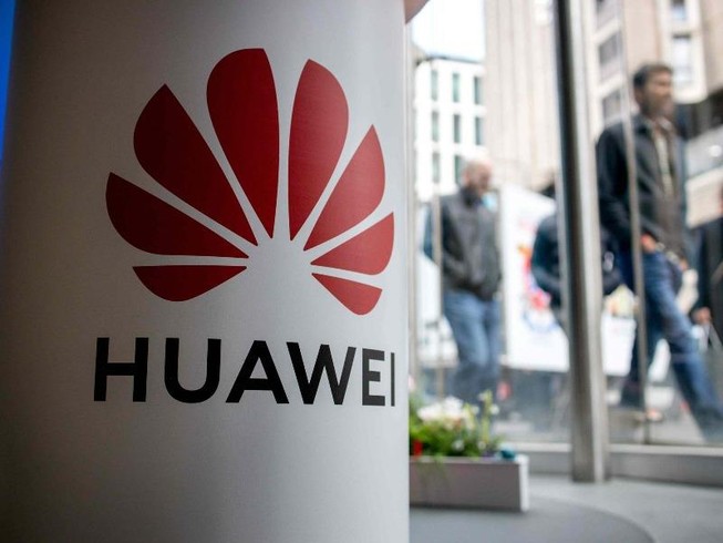 Một gian hàng bày sản phẩm Huawei ở một hội chợ công nghệ Anh hồi tháng 4-2019. Ảnh: BBC