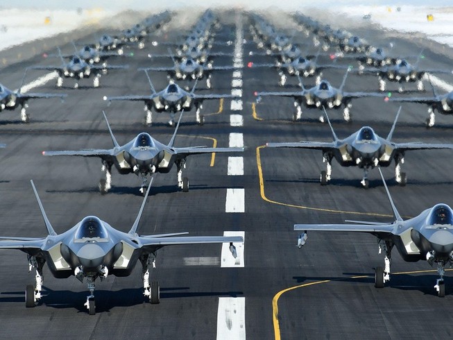 Máy bay F-35 vẫn còn gần 900 lỗi khác nhau, giảm chưa tới 10% so với báo cáo năm 2018. Ảnh: THE TIMES